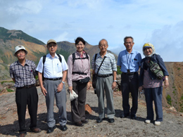 我妻小富士山頂での参加者